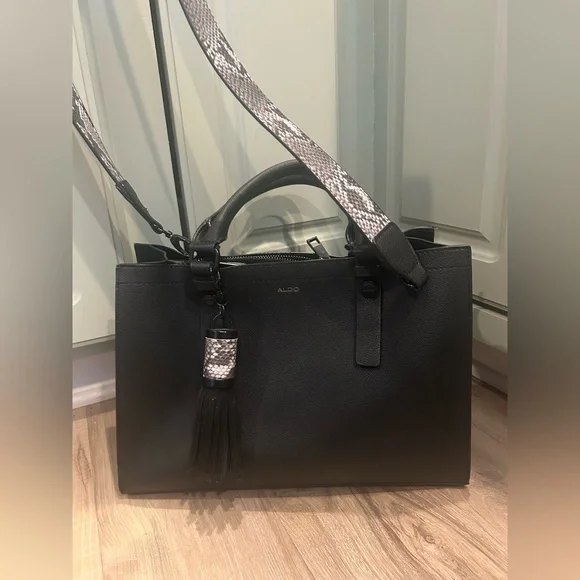 ALDO Black tote/bag/purse with snake skin design shoulder strap and key tassel - Picture 3 of 16